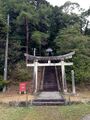 上谷厄神神社。2014年4月撮影。